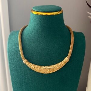 Jewelry necklace, perfect condition, nice style.